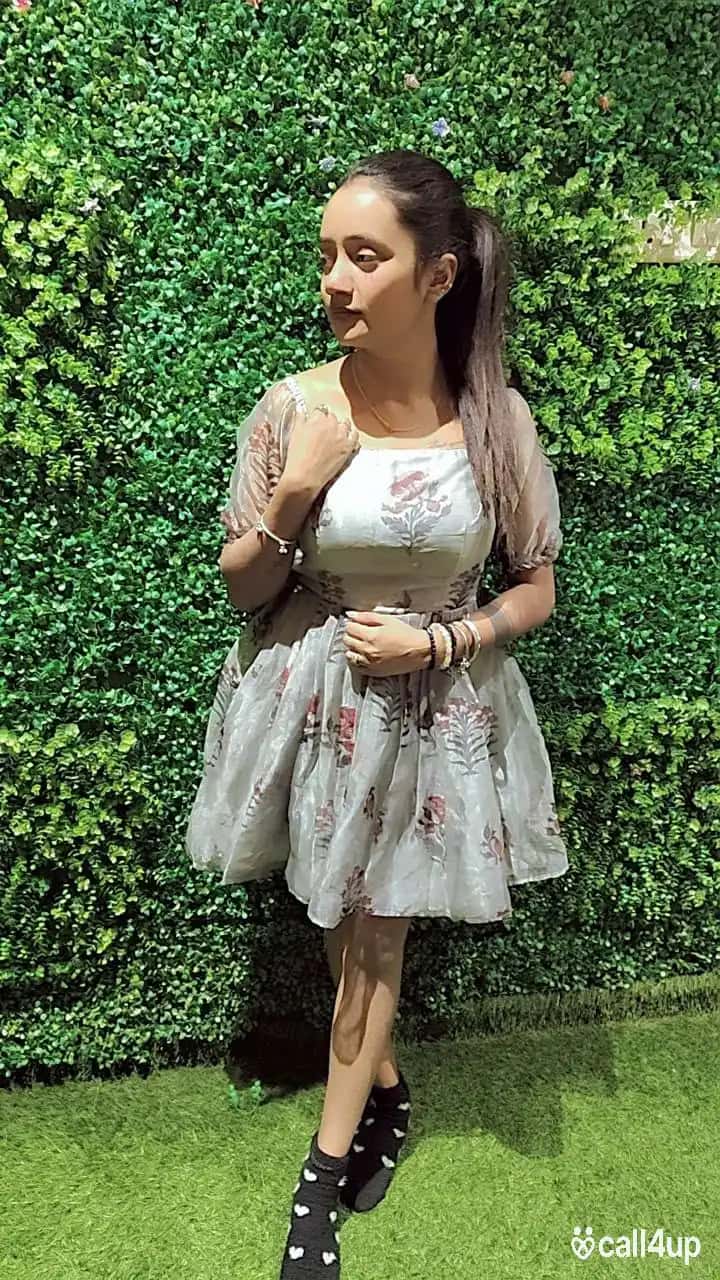 hii my self riya roi service available call me 381484