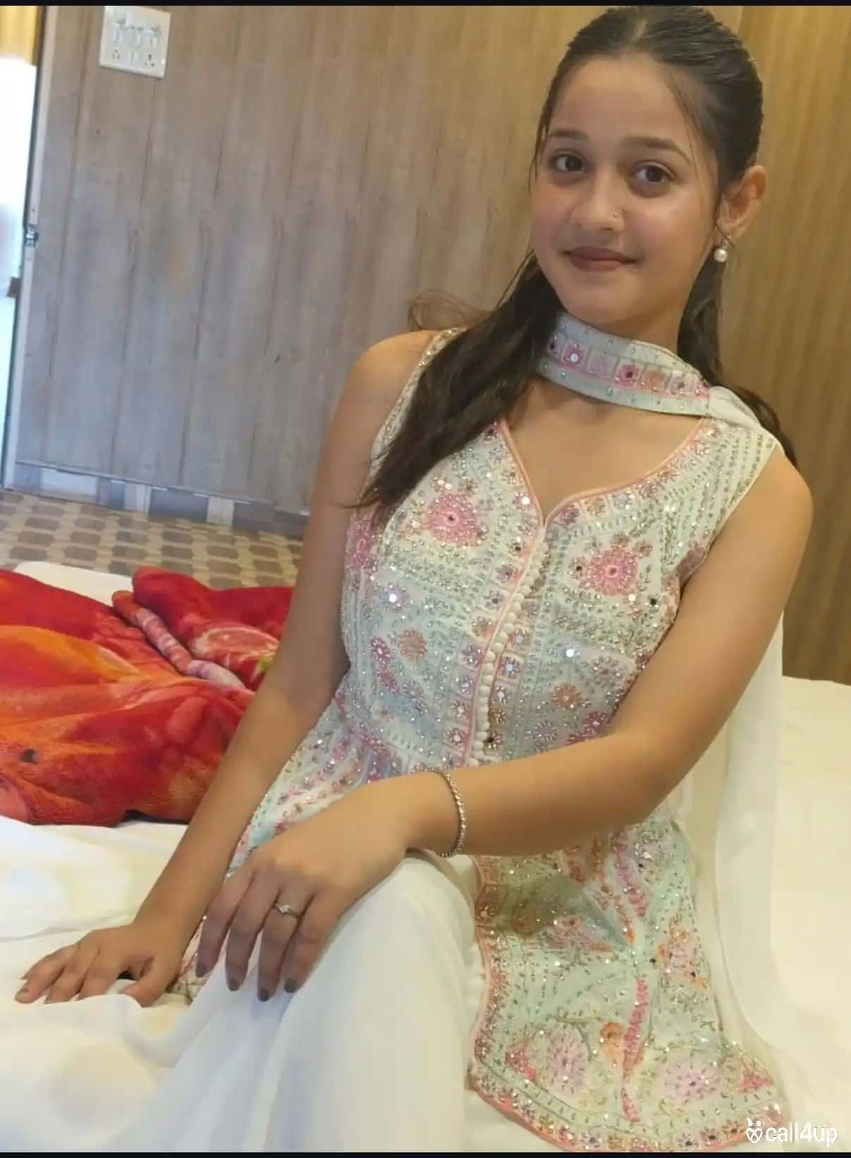 Gonda high profile looking Best beautiful genuine services available him in Ill on JK 374809