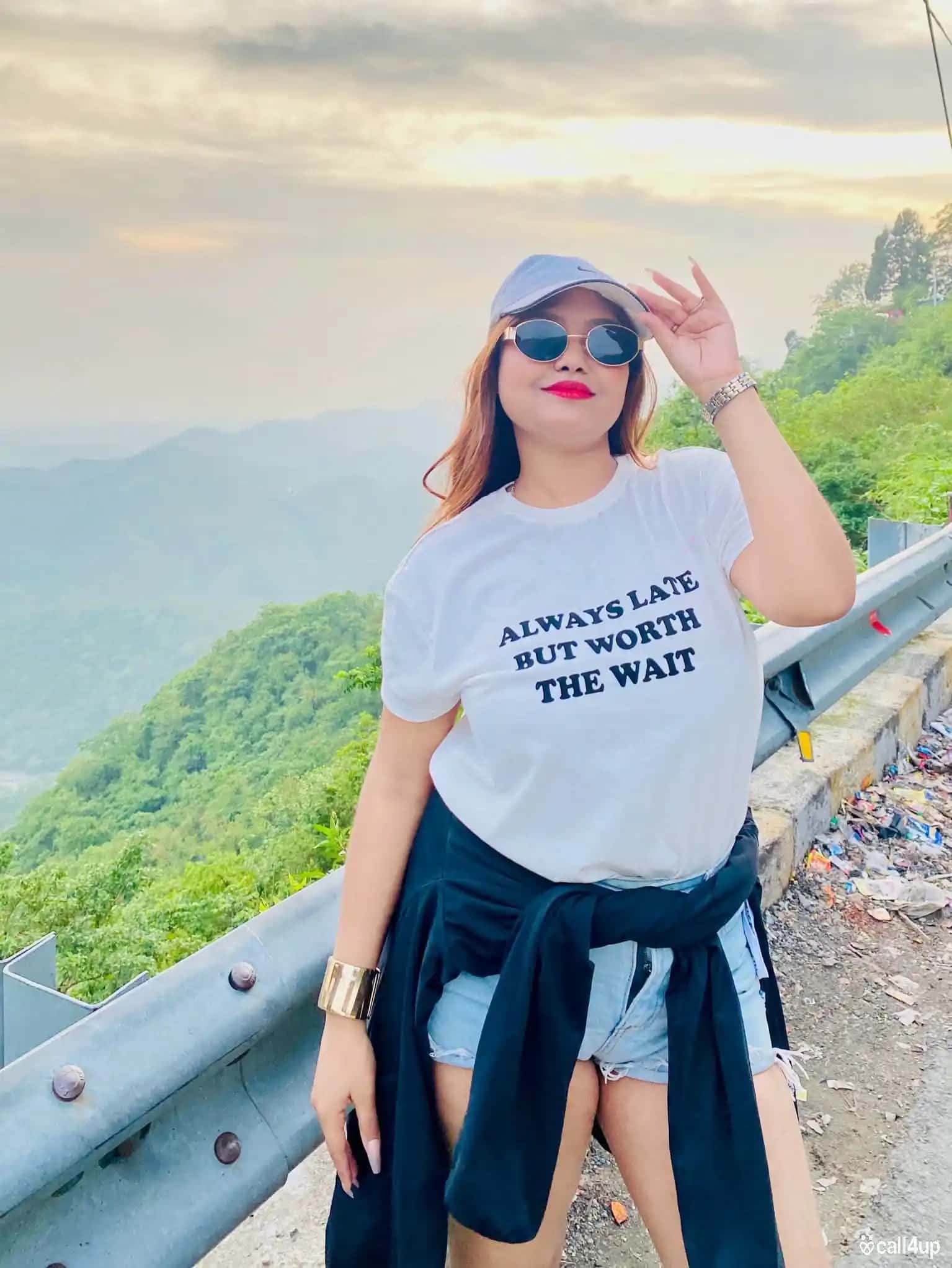 Gora chak mein rahti hun samne theek hai 374315