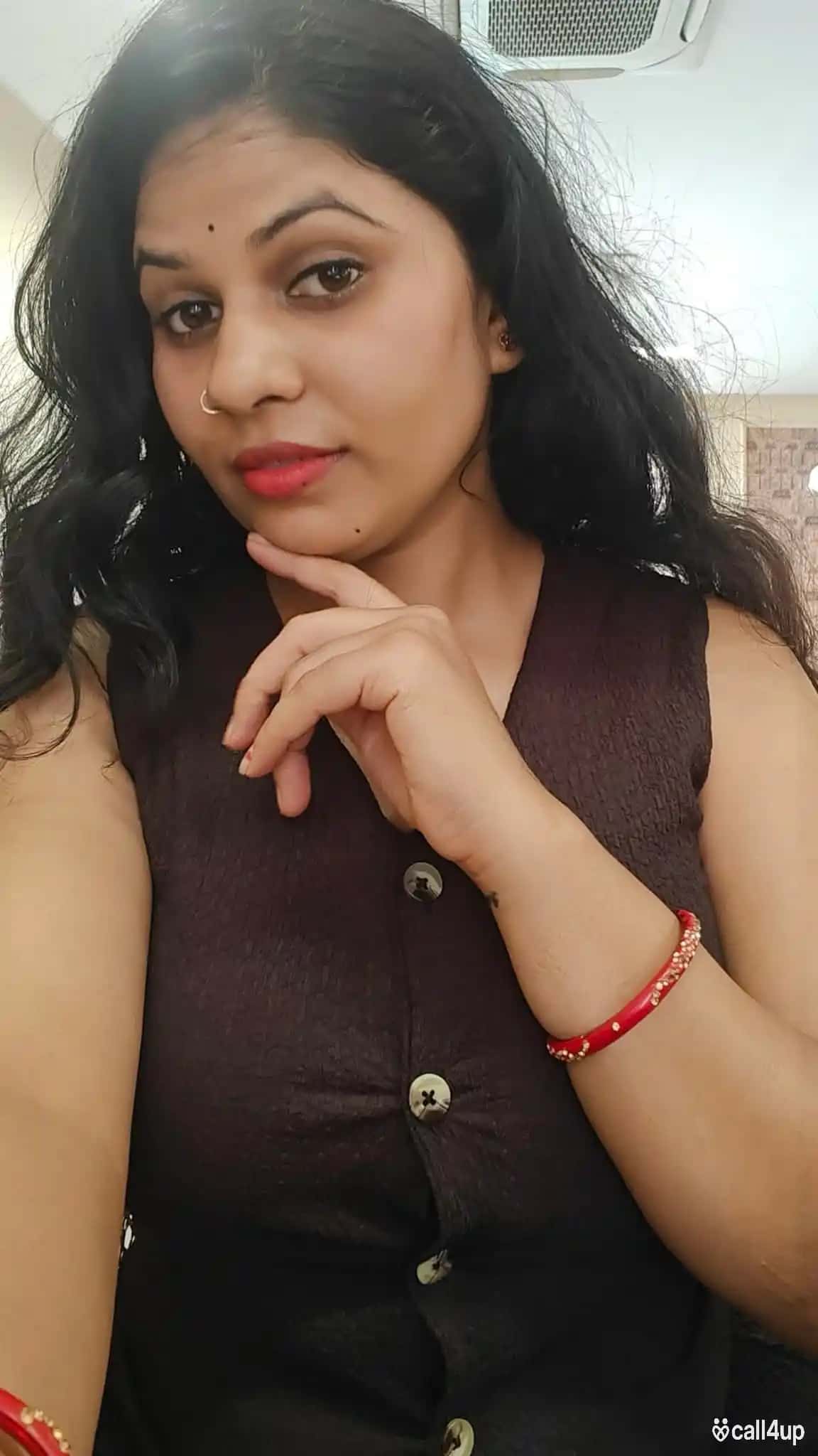 Aapko bahut acchi ladki available denge theek hai contact kijiye 367383