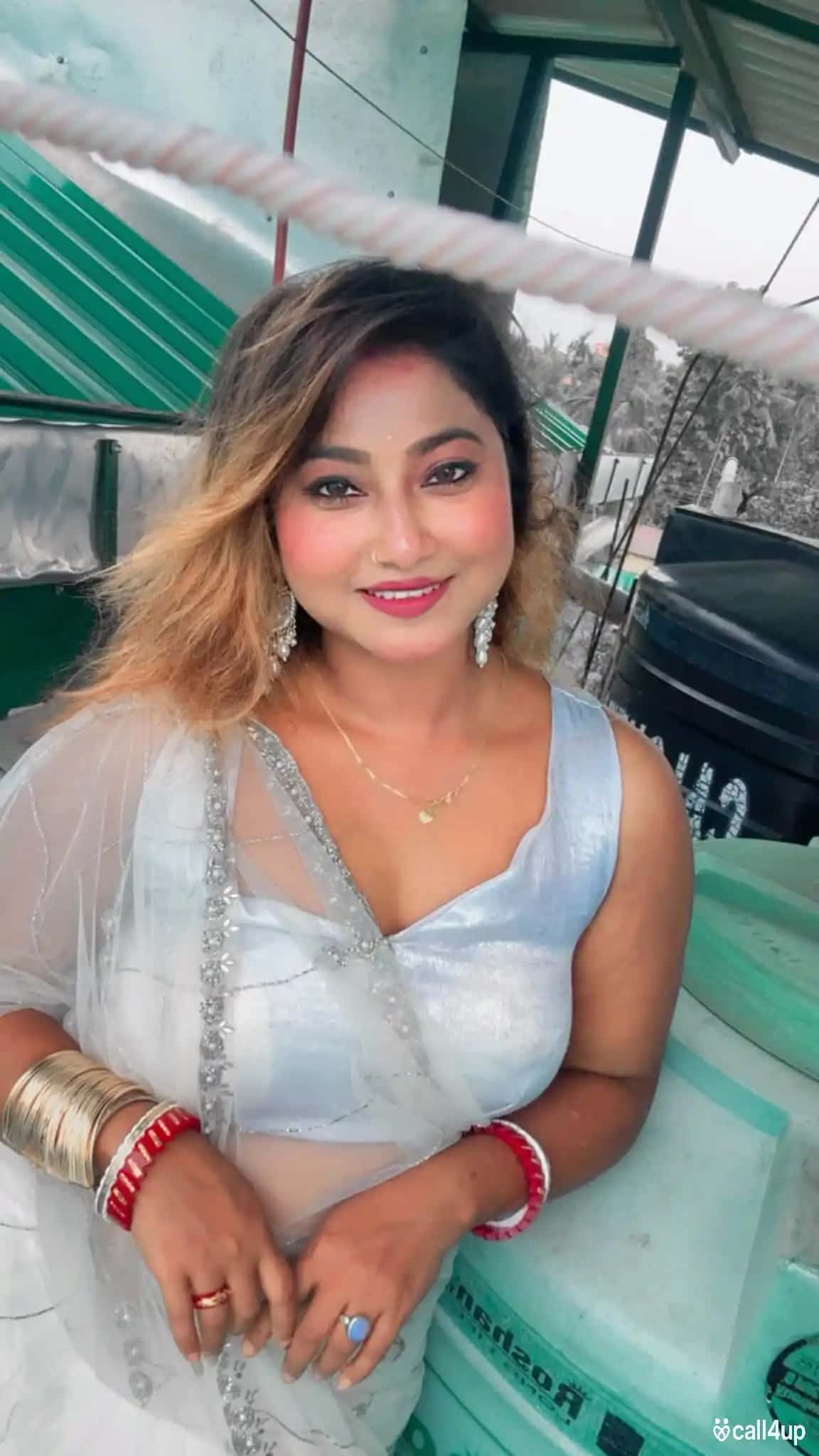 Photo lagaya hai number DP mein vahi hun main theek hai 371628