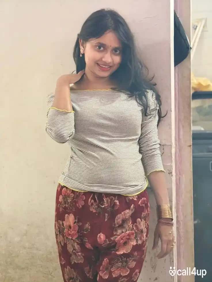 Escort service sikar 358141