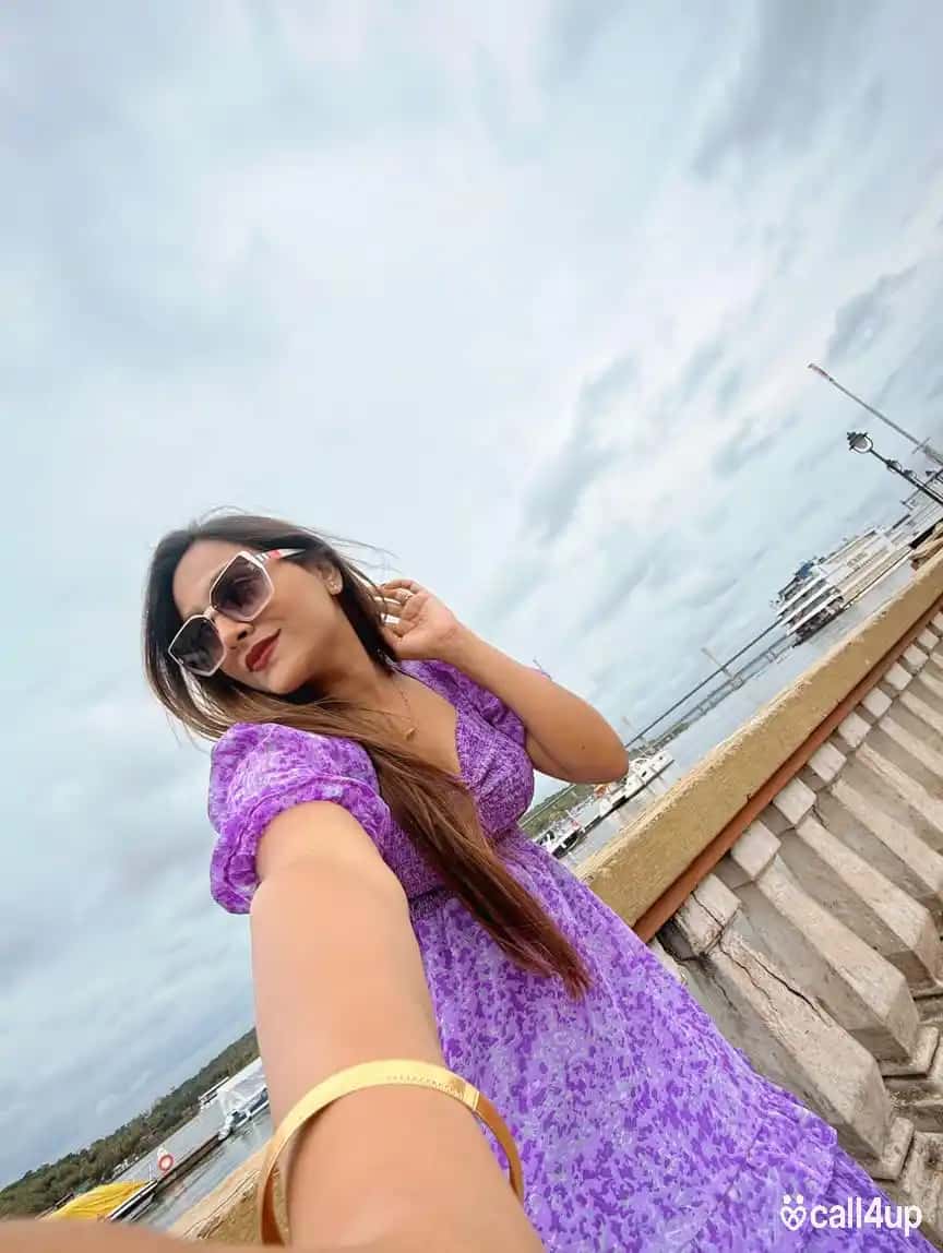 Vellore Neha 372777